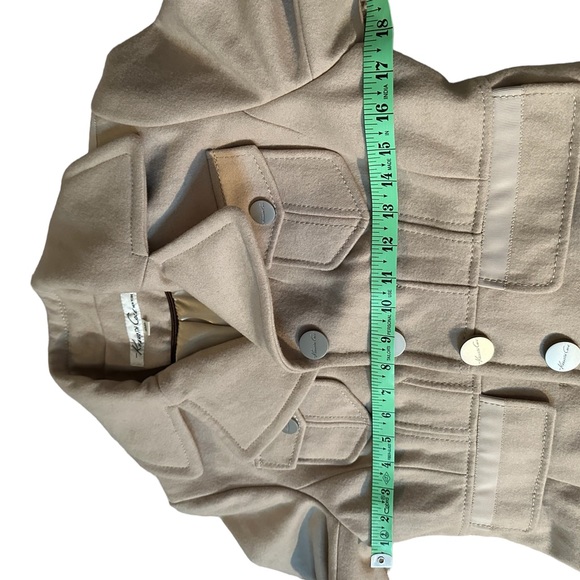 ❄️ Kenneth Cole Tan Coat 60% Wool - with branded buttons Size 8P - Picture 4 of 15